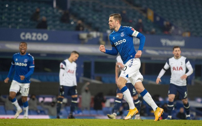 轮对阵深圳 轮对阵深圳